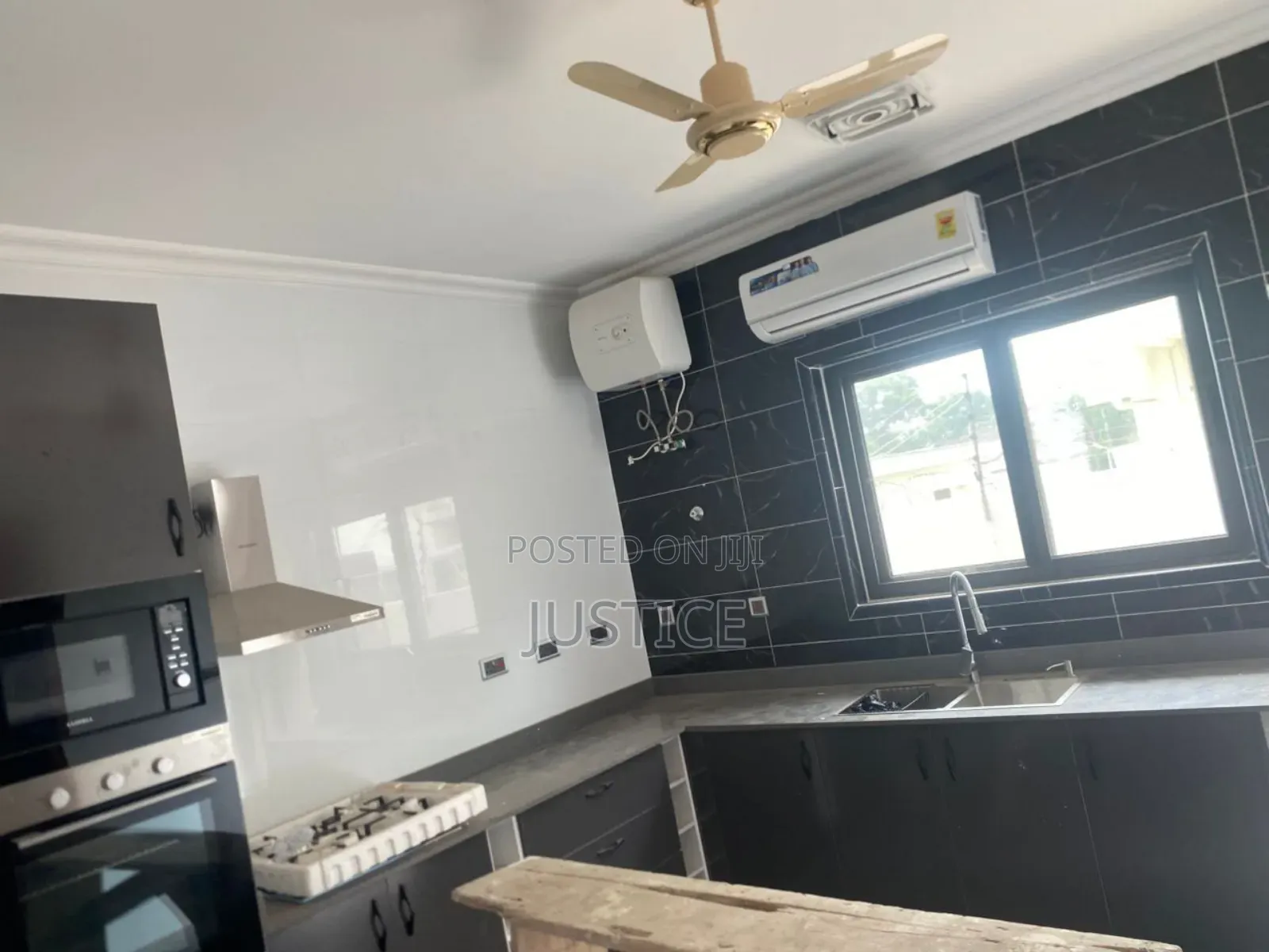 4bdrm Townhouse / Terrace in East Legon, American House for rent in American House