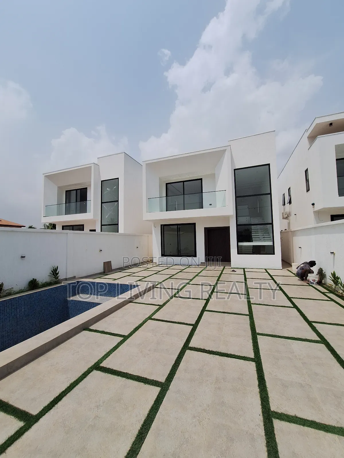 4bdrm Townhouse/Terrace in Nanakrom, Little Roses Area for sale in Little Roses Area