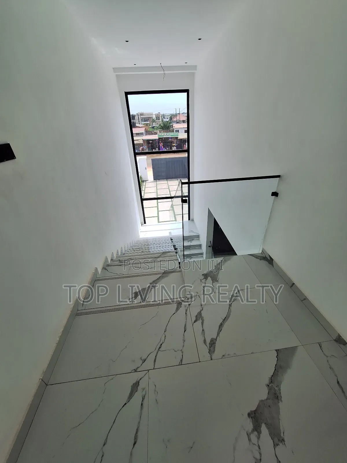 4bdrm Townhouse/Terrace in Nanakrom, Little Roses Area for sale in Little Roses Area
