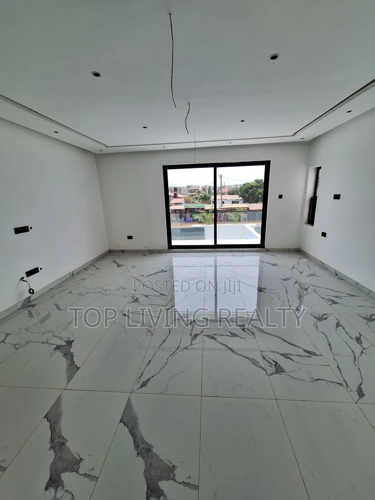 4bdrm Townhouse/Terrace in Nanakrom, Little Roses Area for sale in Little Roses Area