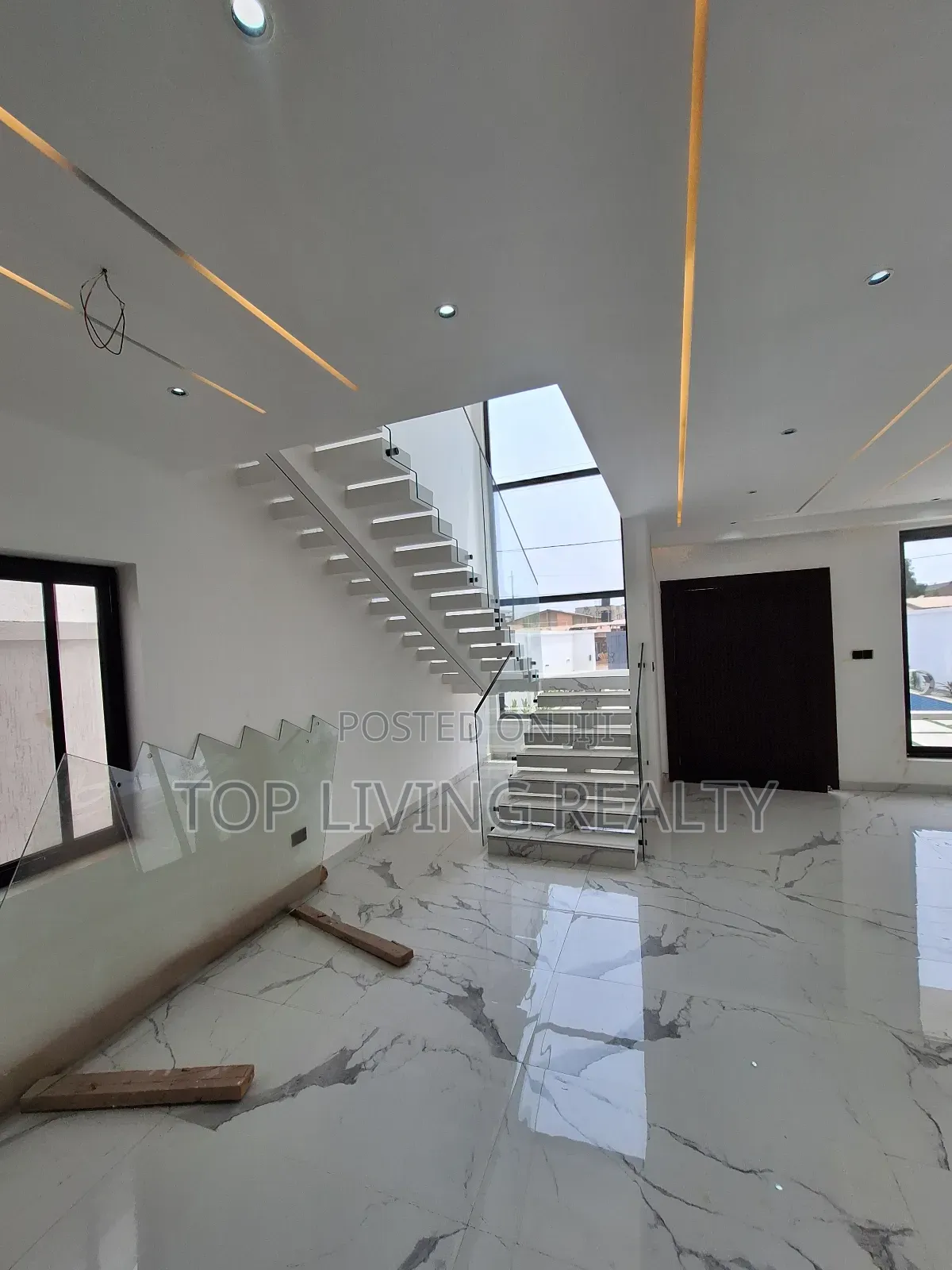 4bdrm Townhouse/Terrace in Nanakrom, Little Roses Area for sale in Little Roses Area