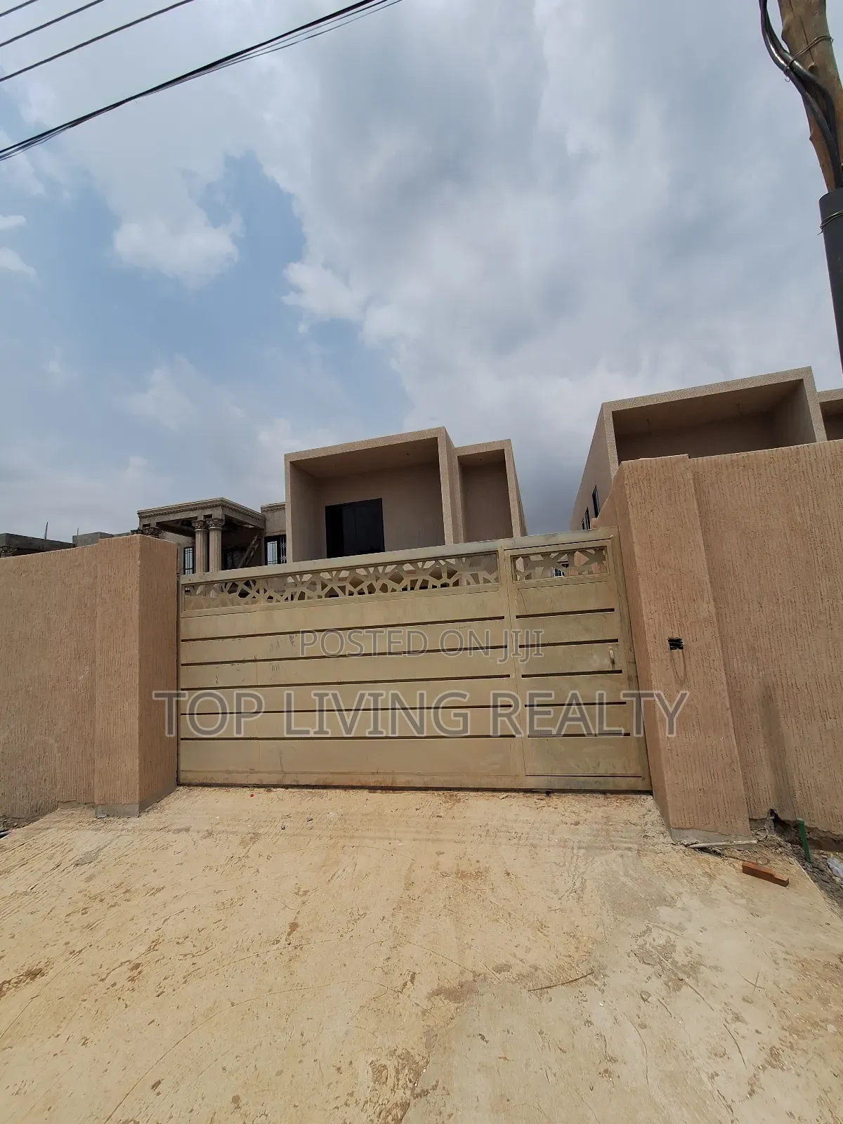 4bdrm Townhouse/Terrace in Legon Hills, Ashaley Botwe for sale in Ashaley Botwe