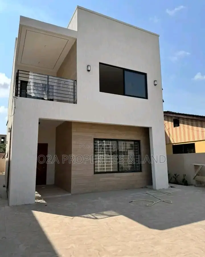 4bdrm Townhouse/Terrace in Spintex, Baatsona Total for sale in Baatsona Total