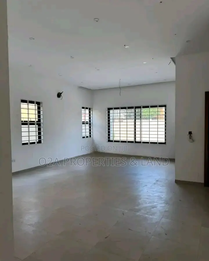 4bdrm Townhouse/Terrace in Spintex, Baatsona Total for sale in Baatsona Total