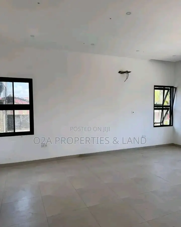 4bdrm Townhouse/Terrace in Spintex, Baatsona Total for sale in Baatsona Total