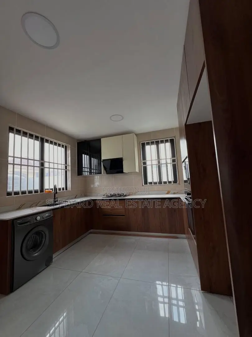 4bdrm House in East Legon for sale in East Legon
