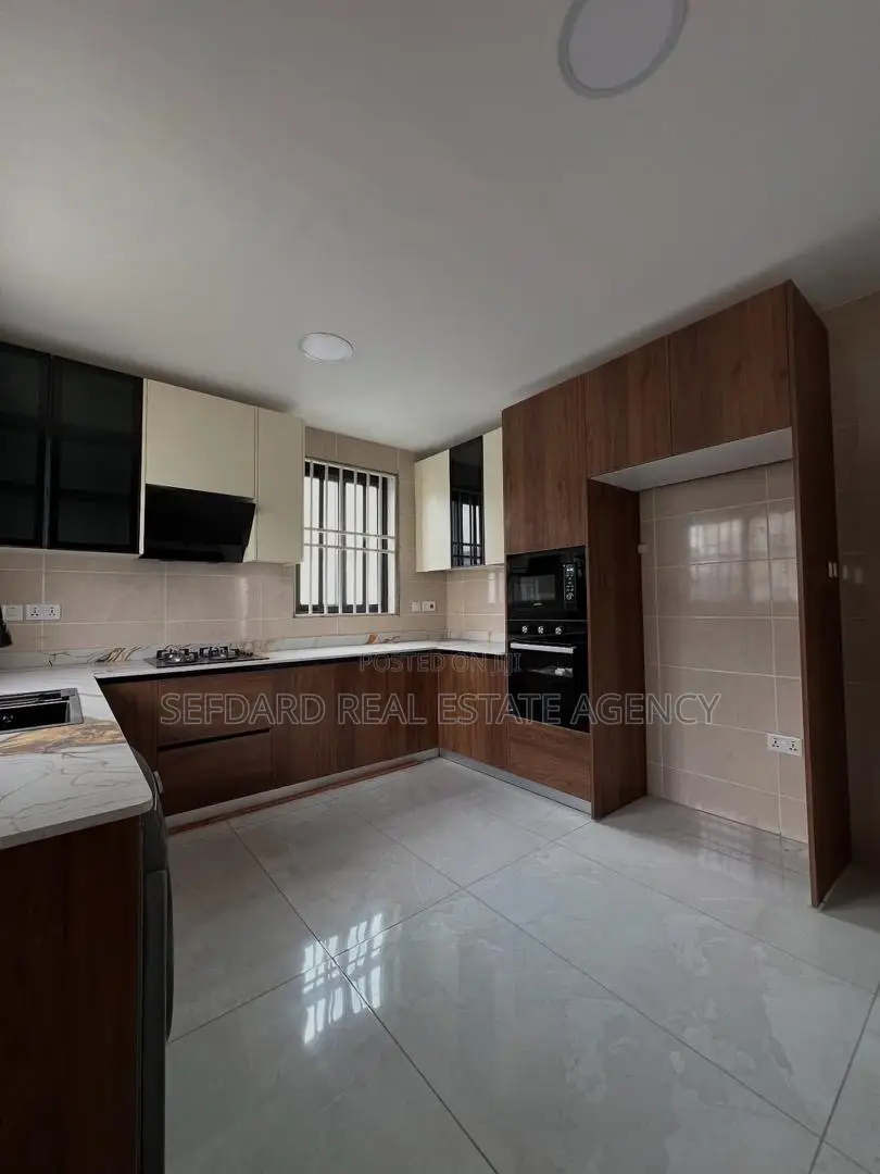 4bdrm House in East Legon for sale in East Legon