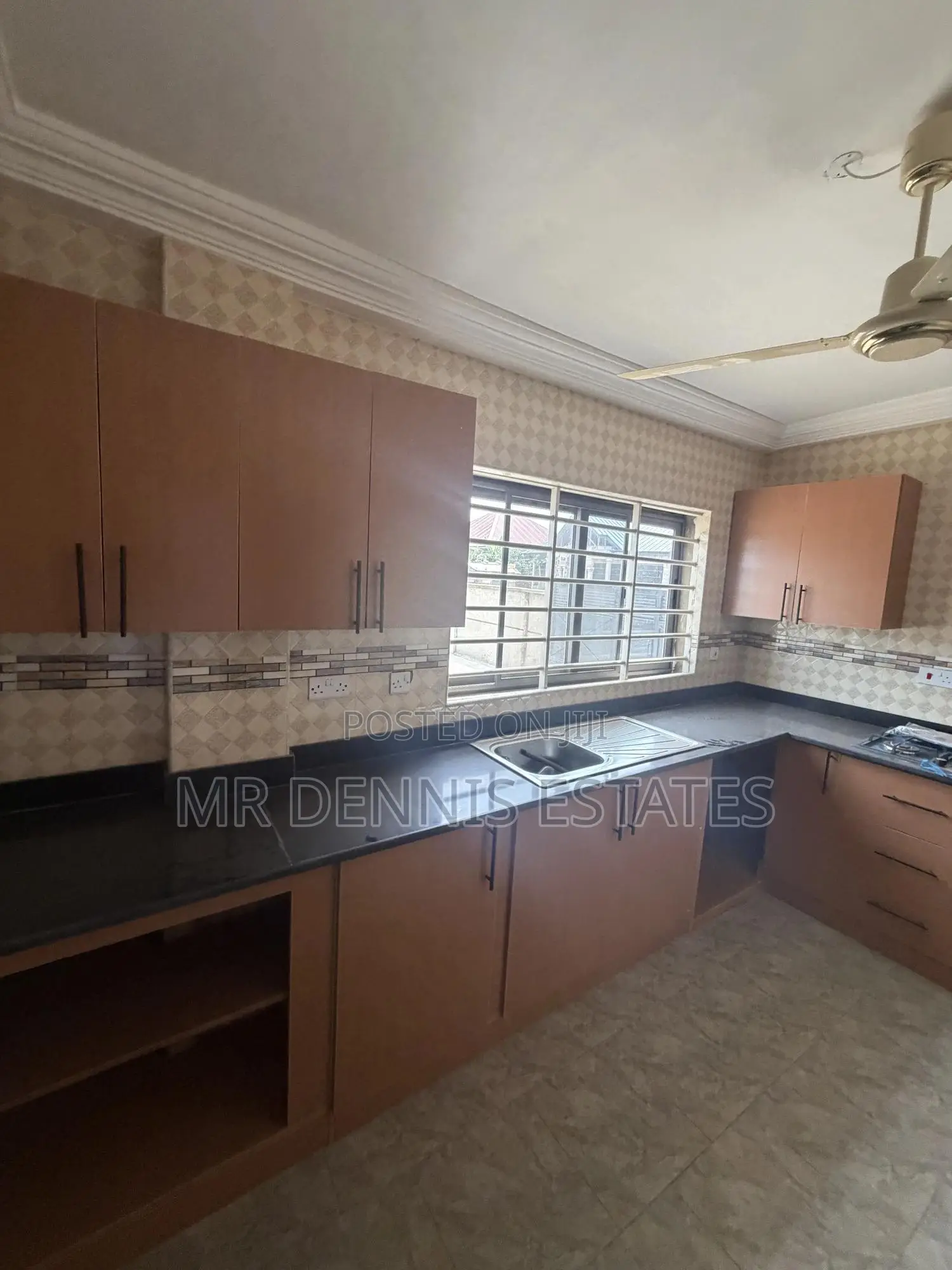 3bdrm Apartment in Westhills Mall for rent in West Hills Mall Area