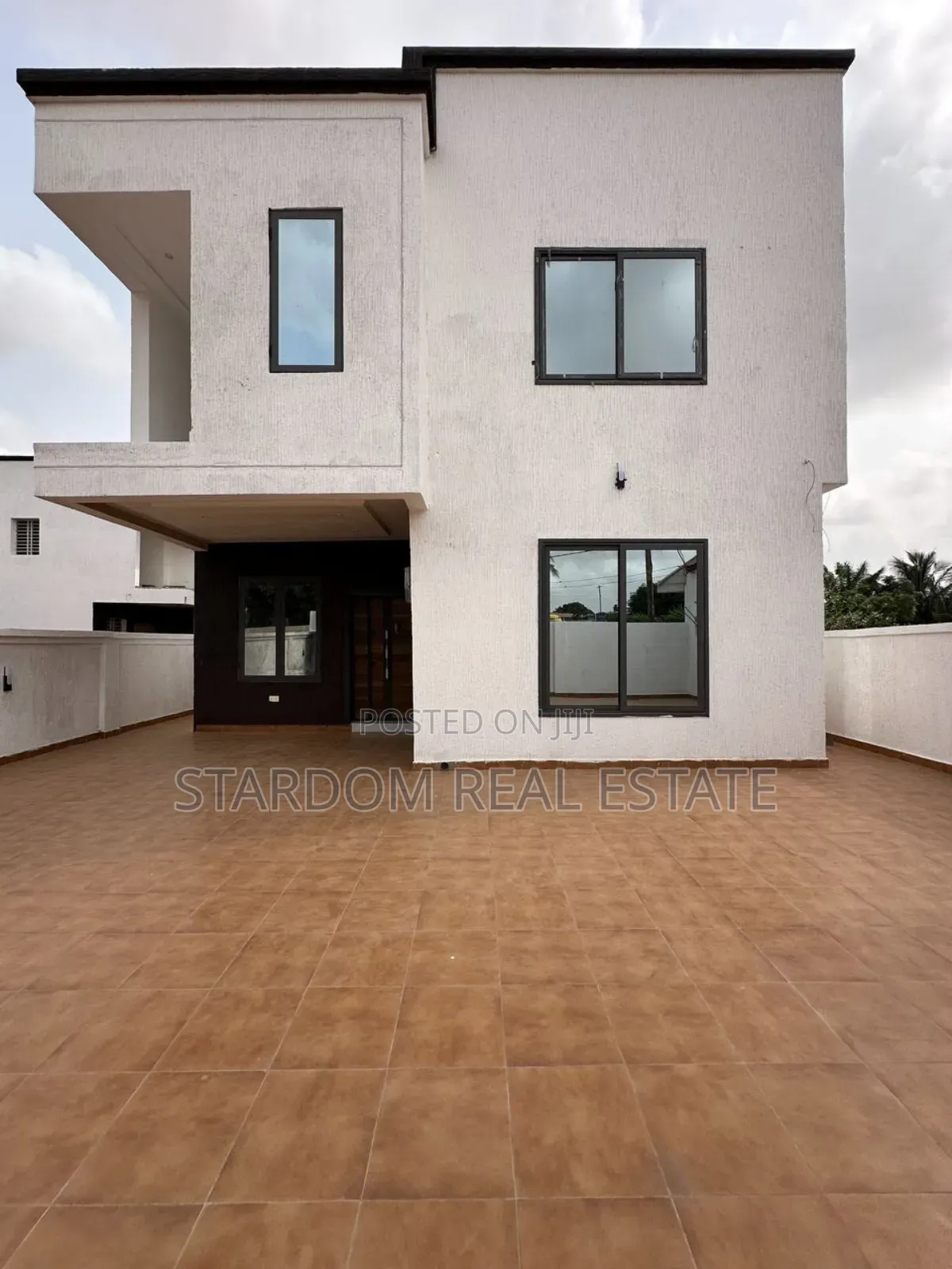 3bdrm Townhouse/Terrace in School Junction, Ashaley Botwe for sale in Ashaley Botwe