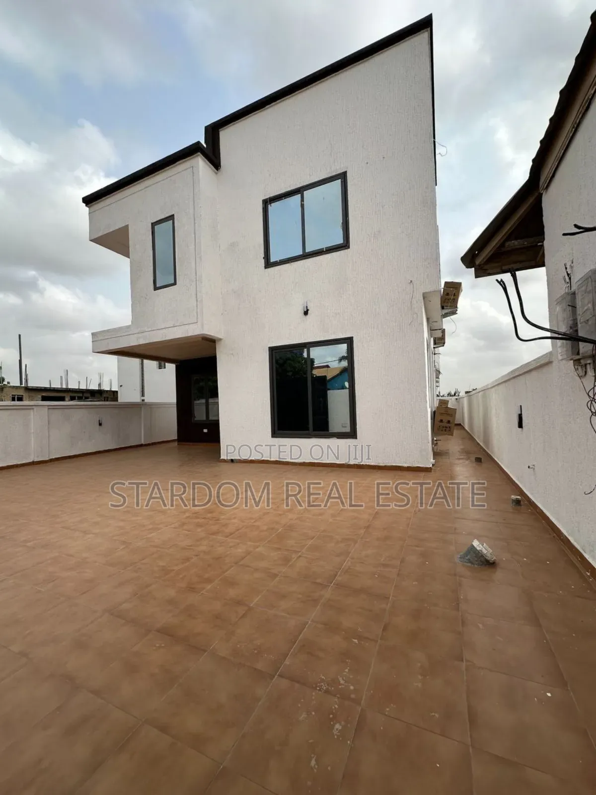 3bdrm Townhouse/Terrace in School Junction, Ashaley Botwe for sale in Ashaley Botwe