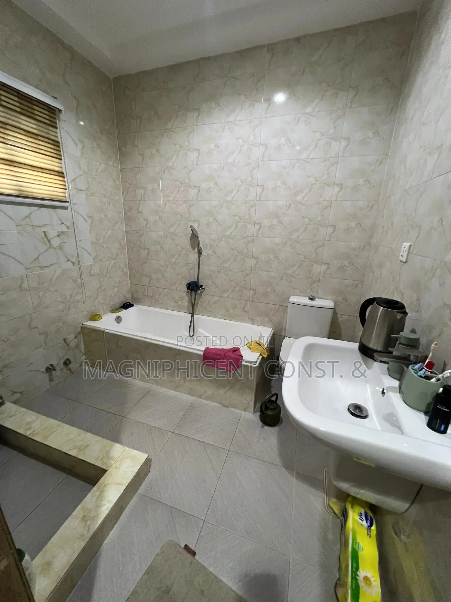 4bdrm Duplex in Magnificent Estate, Adenta for sale in Adenta