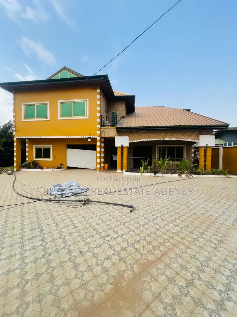6bdrm House in Adenta for sale in Adenta