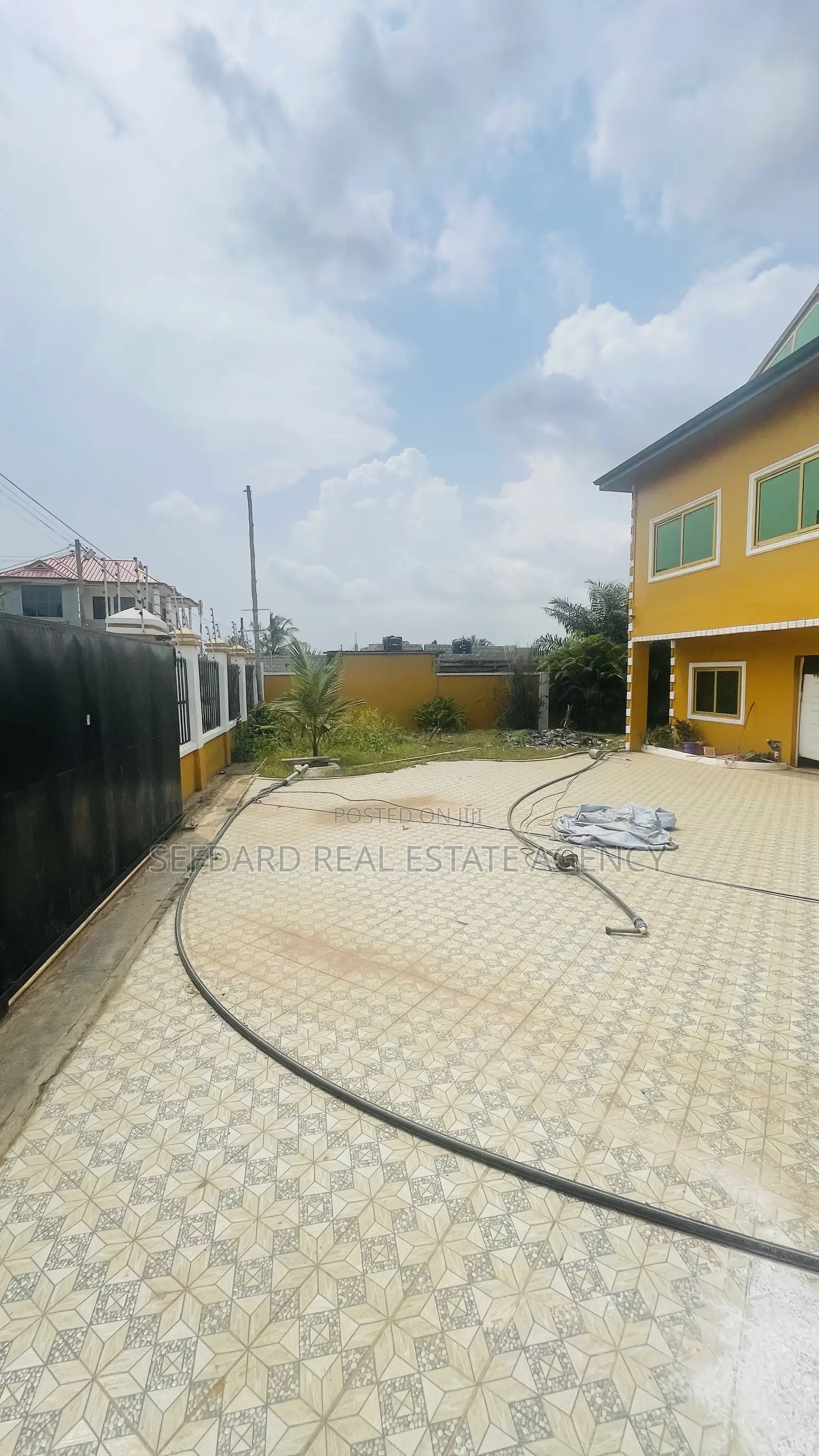 6bdrm House in Adenta for sale in Adenta