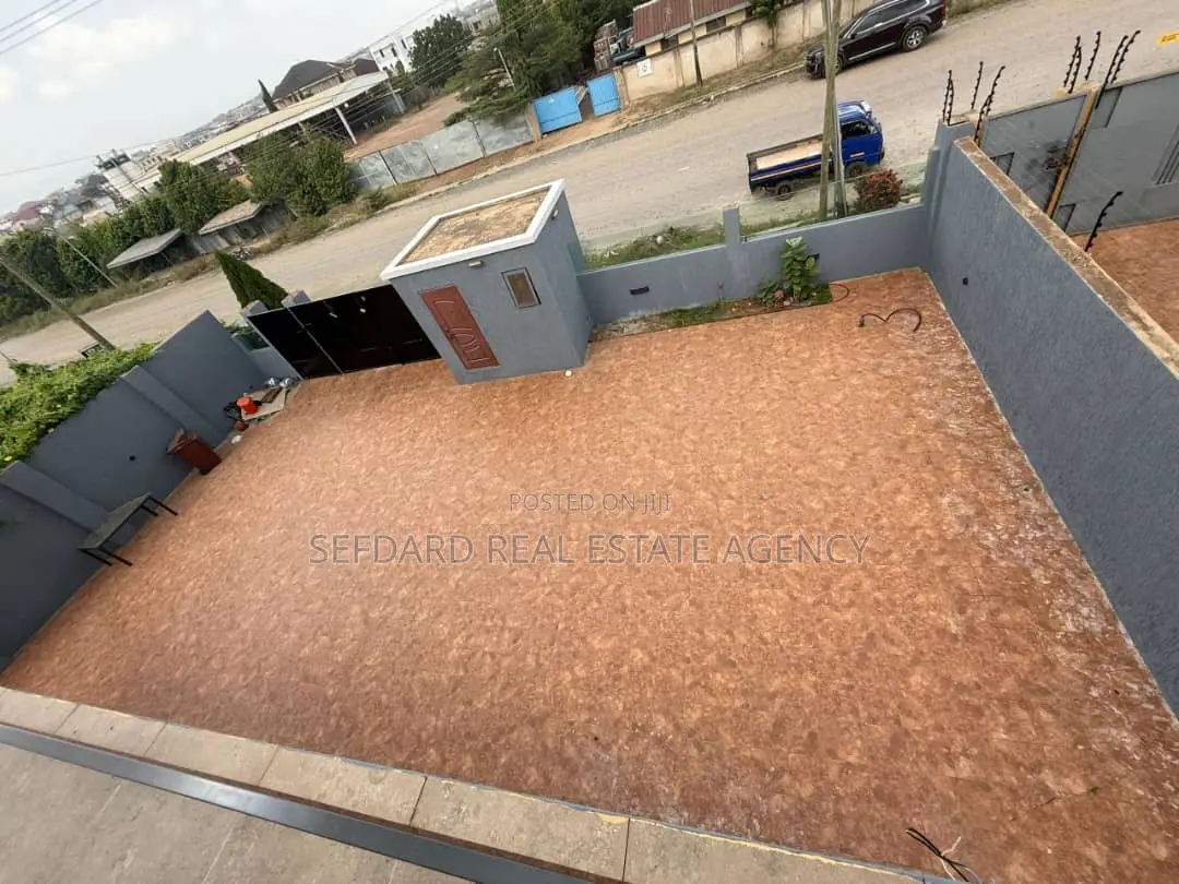 4bdrm Duplex in East Legon for sale in East Legon