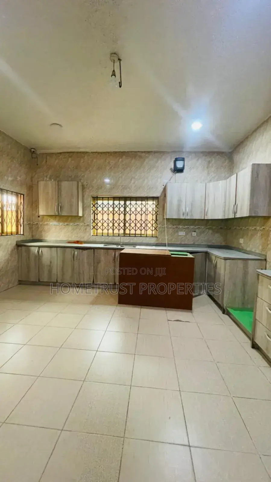 6bdrm House in Hometrust Properties, Housing Down for sale in Housing Down