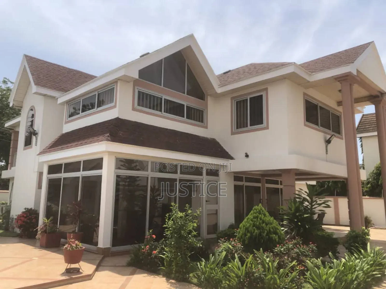 4bdrm Mansion in Osu for rent in Osu