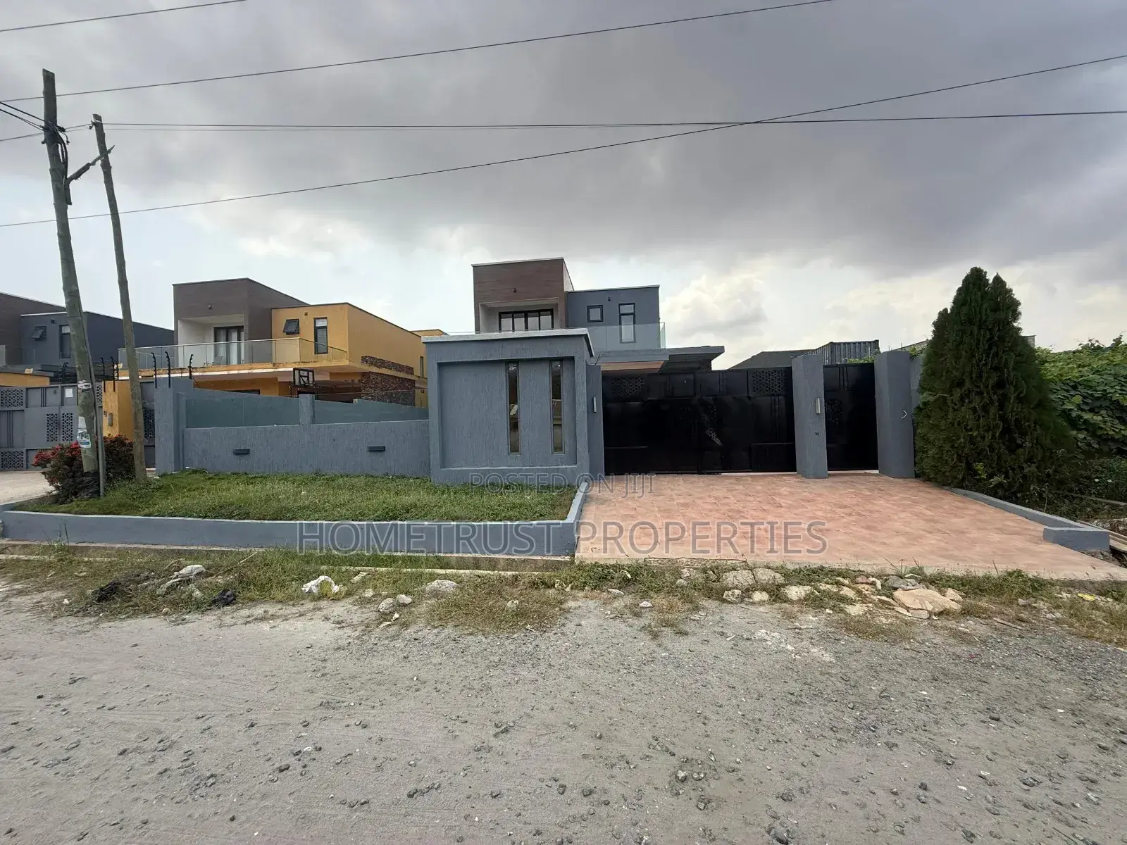4bdrm Duplex in Hometrust Properties, Nmai-Dzorn for rent in Nmai-Dzorn