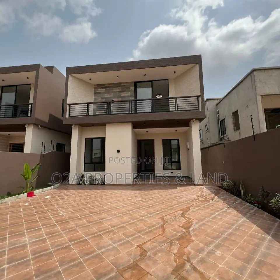 4bdrm House in Oyarifa, Ghana Flag for sale in Ghana Flag