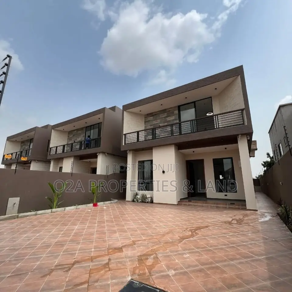 4bdrm House in Oyarifa, Ghana Flag for sale in Ghana Flag