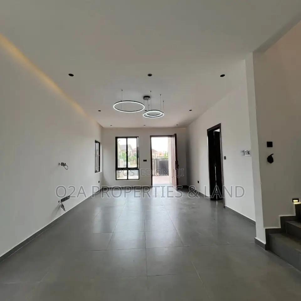 4bdrm House in Oyarifa, Ghana Flag for sale in Ghana Flag