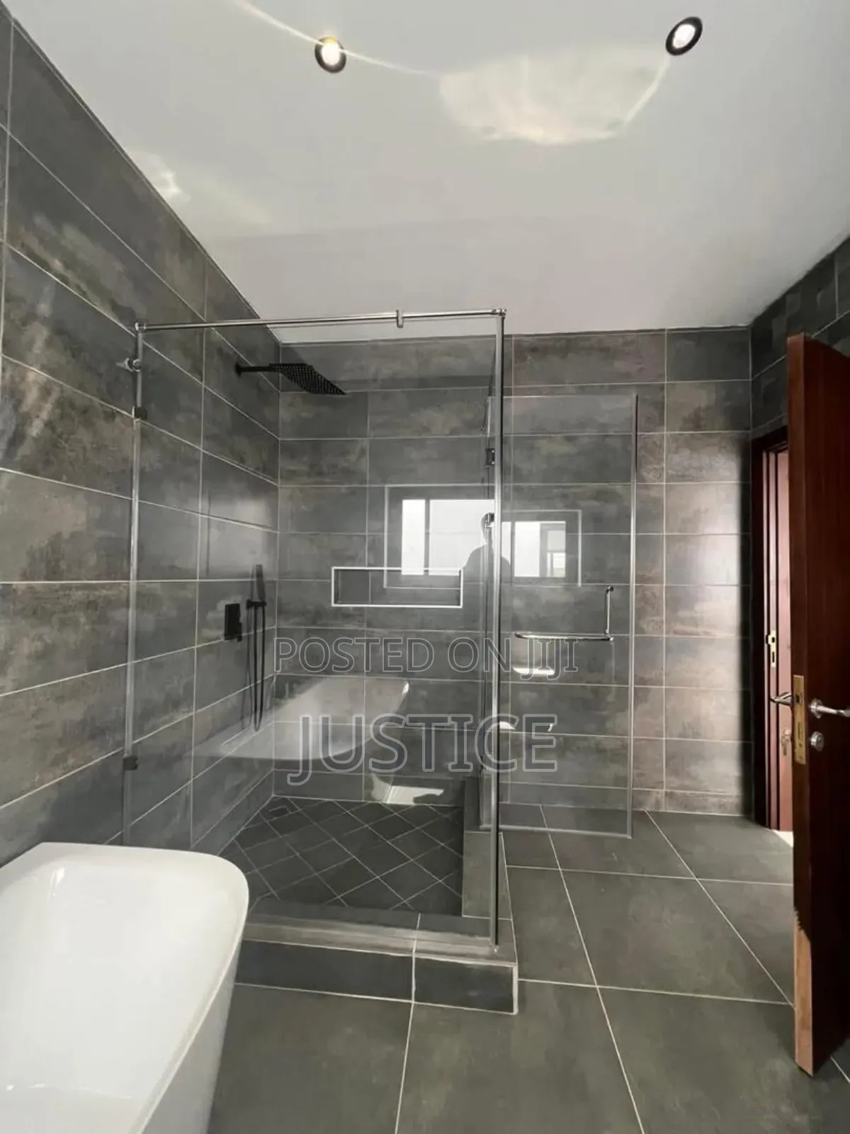 3bdrm Duplex in Botwe, East Legon for rent in East Legon