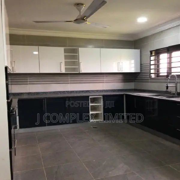4bdrm House in North Ridge for rent in North Ridge