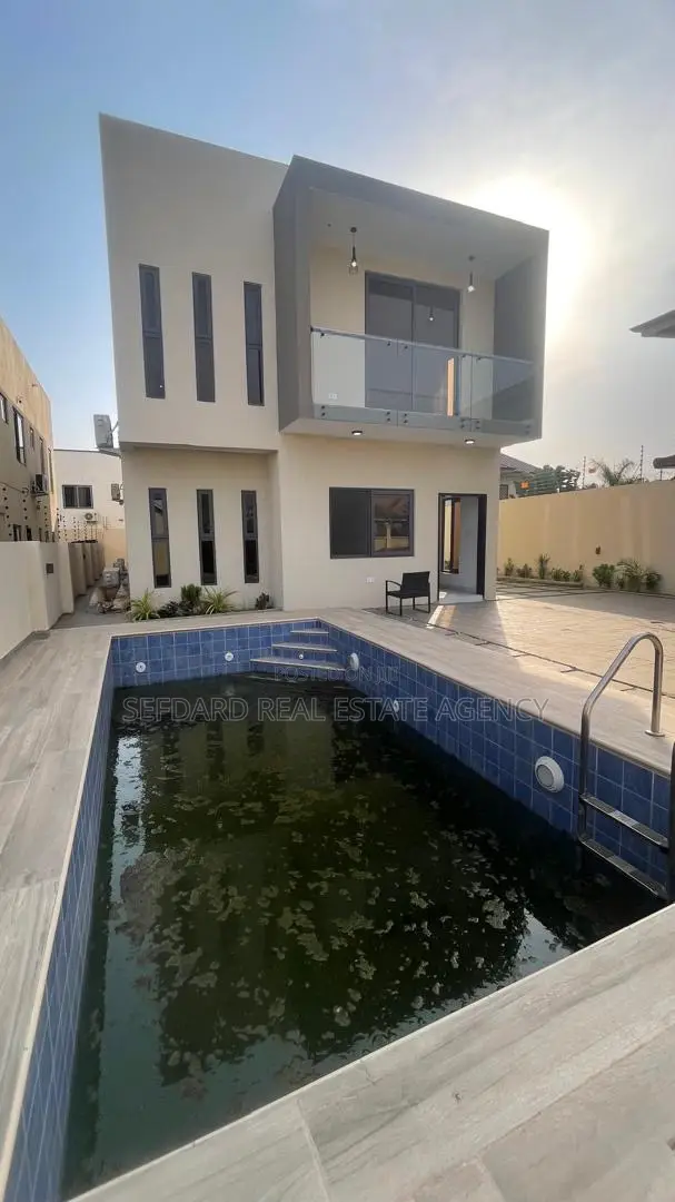 4bdrm Duplex in East Legon for sale in East Legon