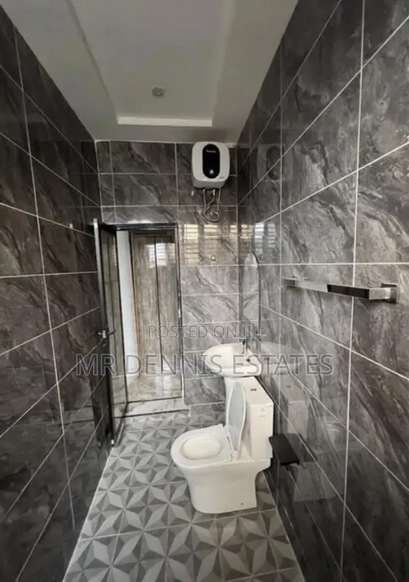 2bdrm Apartment in Dansoman, Round About for rent in Round About