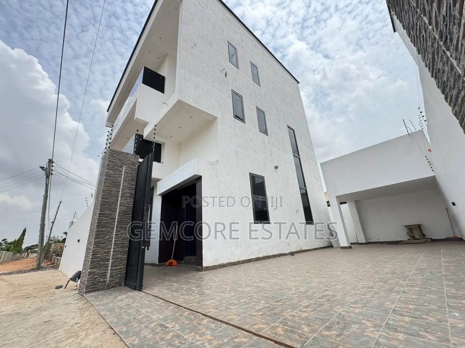 3bdrm House in Nanakrom Melcom, Adjiriganor for sale in Adjiriganor