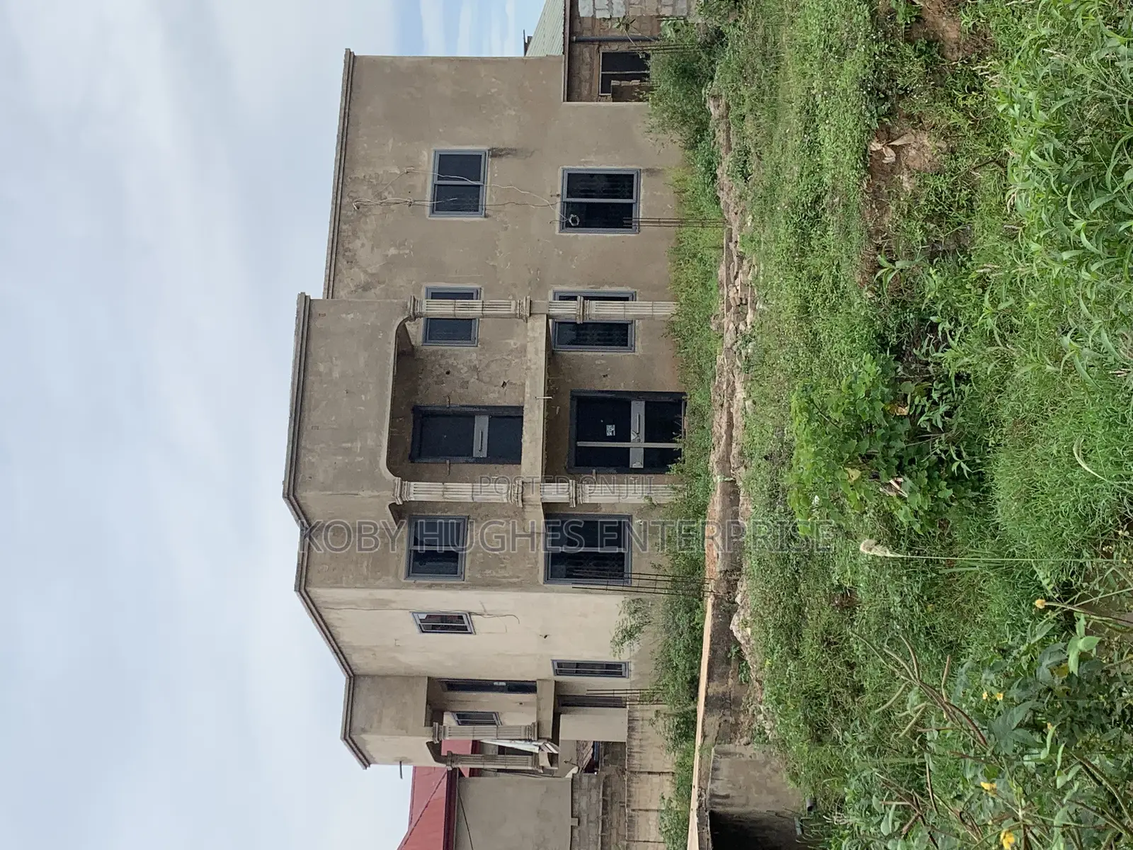 5bdrm House in Adenta for sale in Adenta