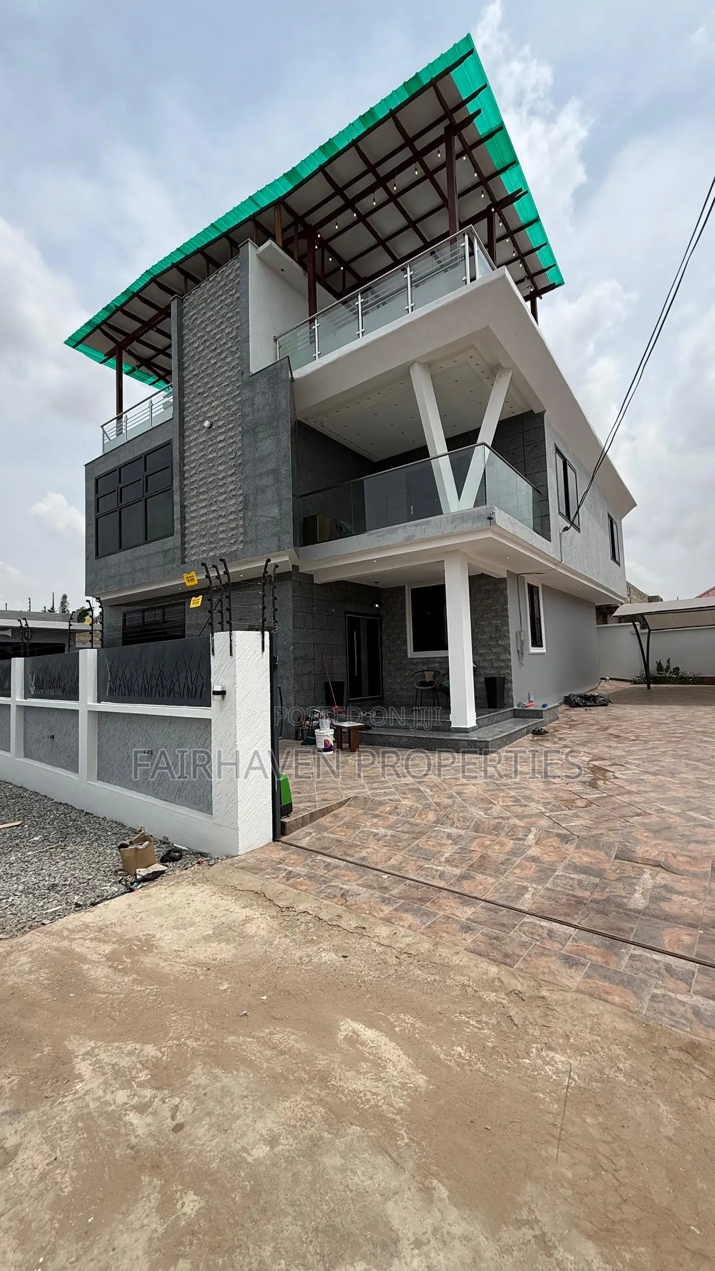Furnished 4bdrm House in Fairhaven Properties, East Legon for sale in East Legon