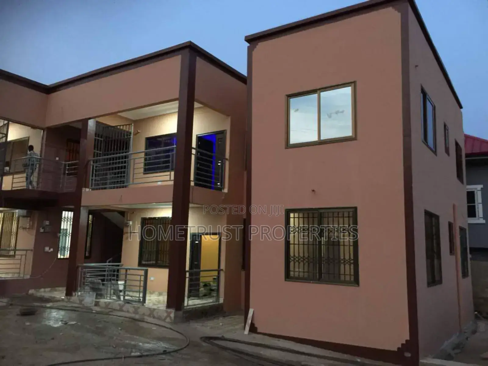10bdrm Apartment in Kwabenya for sale in Kwabenya