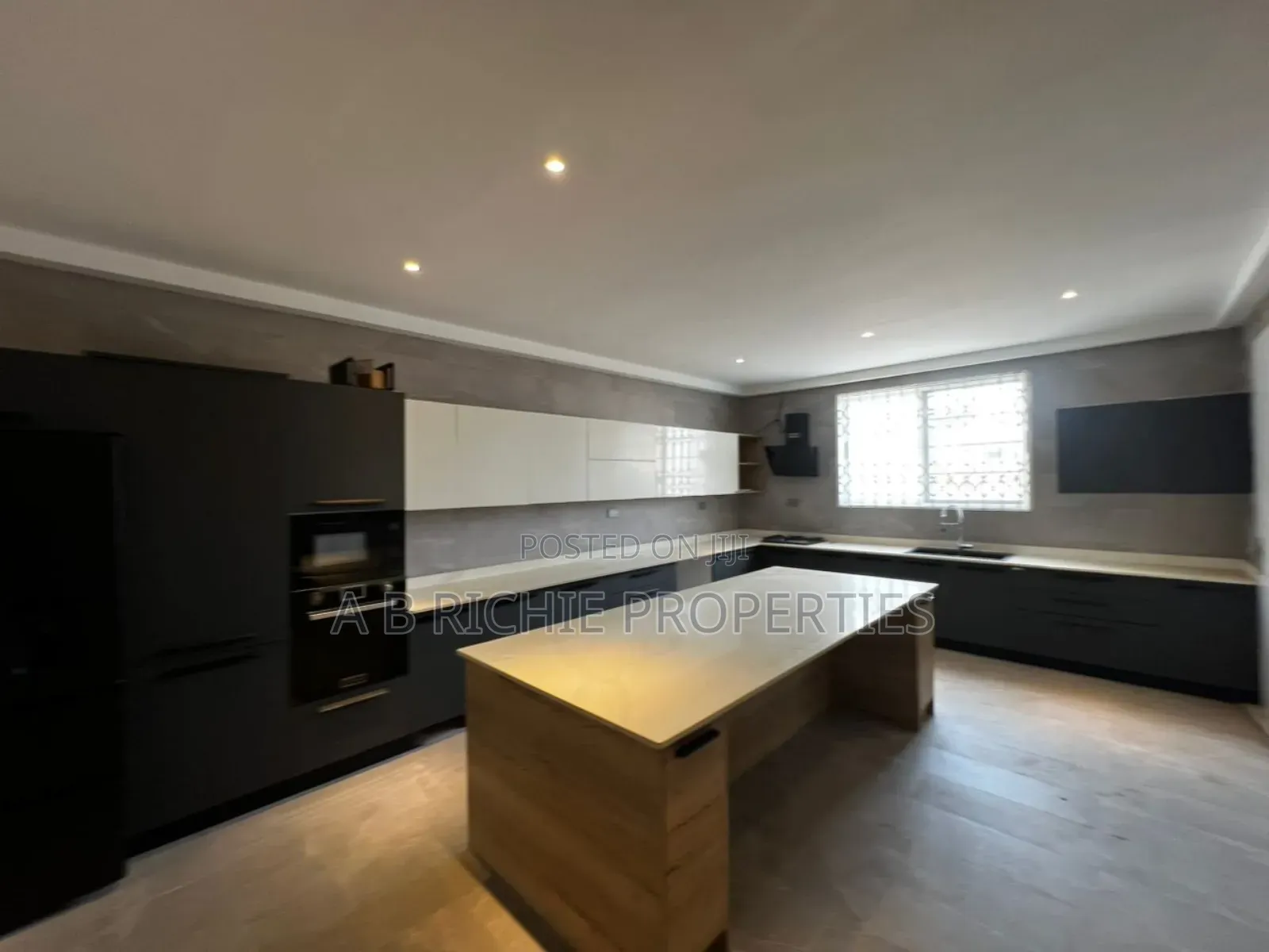 6bdrm Mansion in Ab Richie Properties, Police Station for rent in Police Station