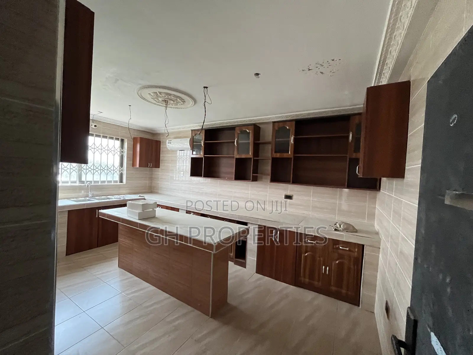 7bdrm Apartment in Trade Konkoli, Kumasi Metropolitan for sale in Kumasi Metropolitan