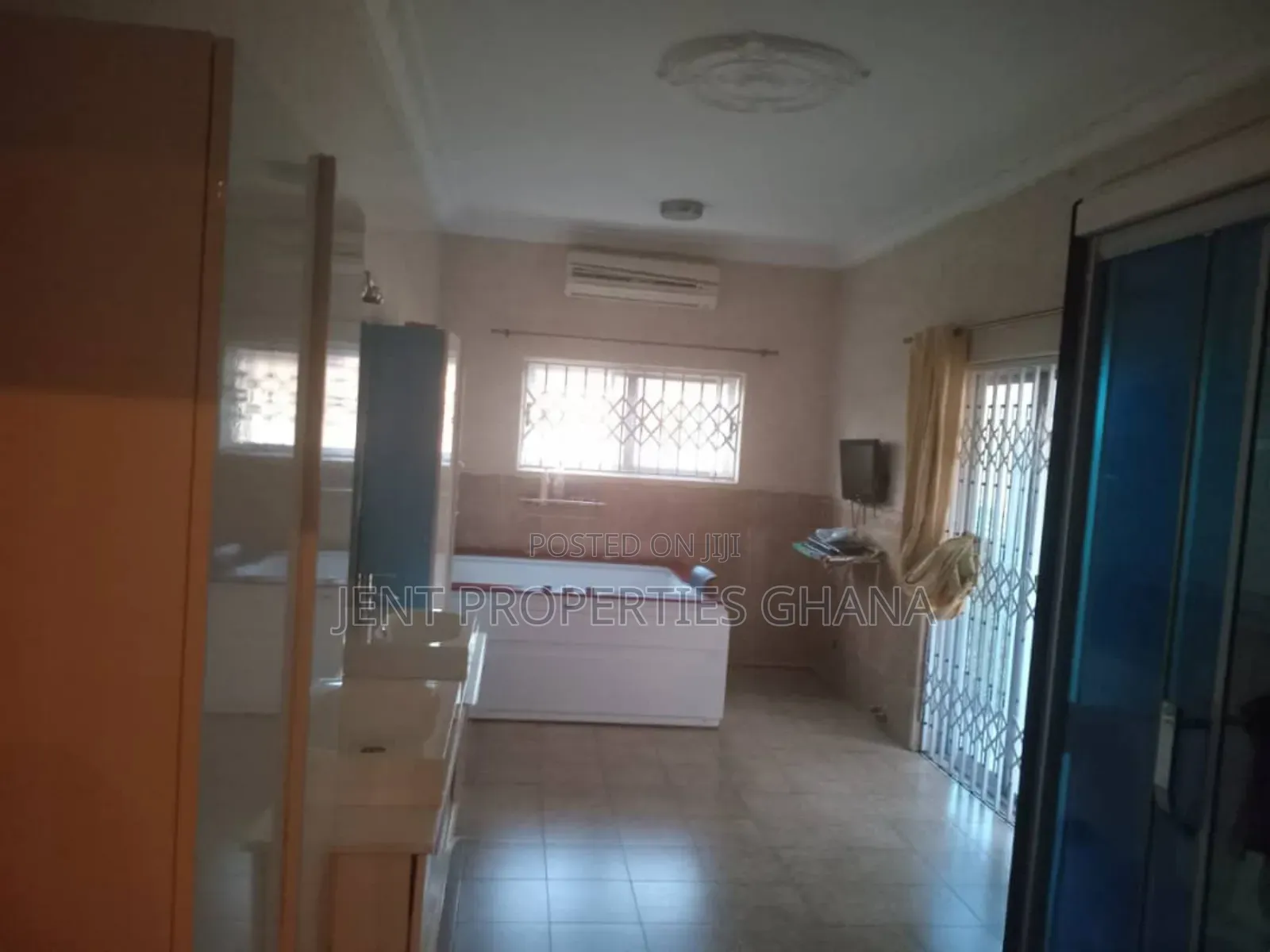 6bdrm House in Accra Metropolitan for sale in Accra Metropolitan