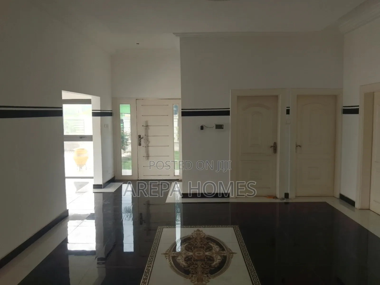 4bdrm Mansion in Arepa Homes, School Junction for sale in School Junction
