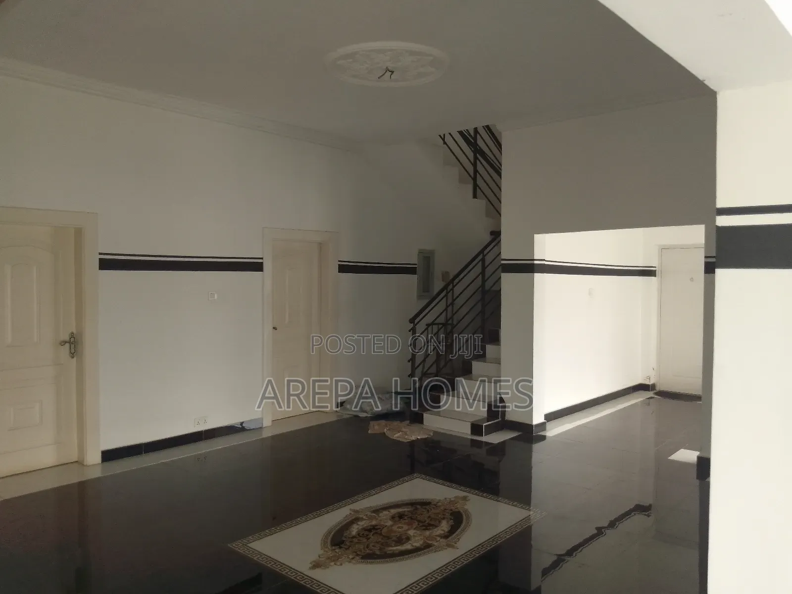 4bdrm Mansion in Arepa Homes, School Junction for sale in School Junction