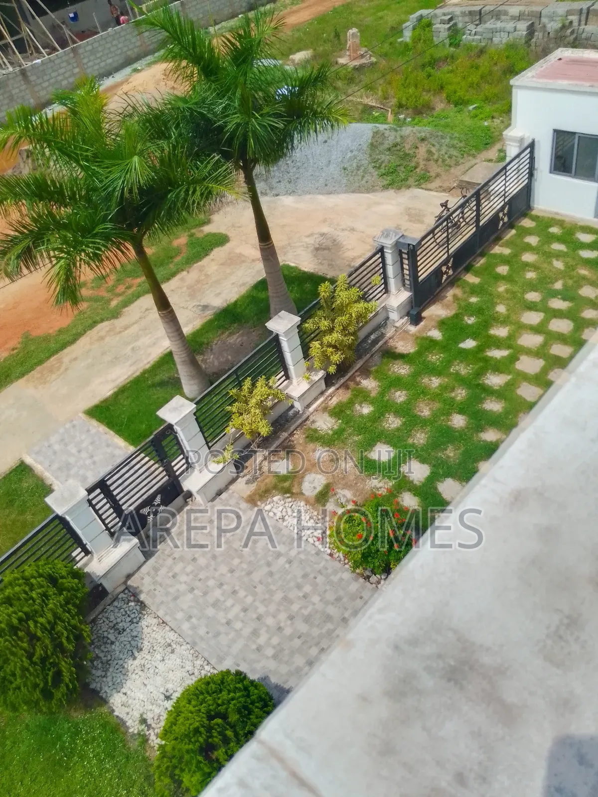 4bdrm Mansion in Arepa Homes, School Junction for sale in School Junction