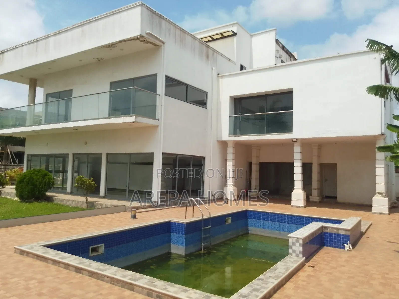 4bdrm Mansion in Arepa Homes, School Junction for sale in School Junction