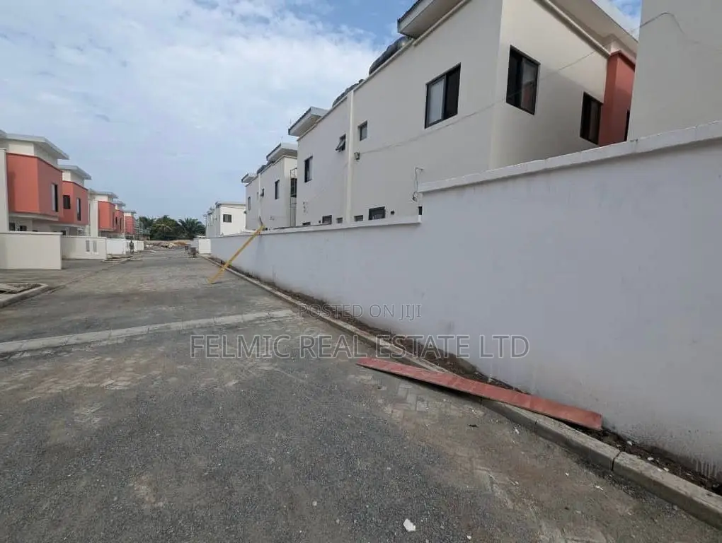 3bdrm Duplex in Felmic Real Estate, Mile 7 for sale in Mile 7