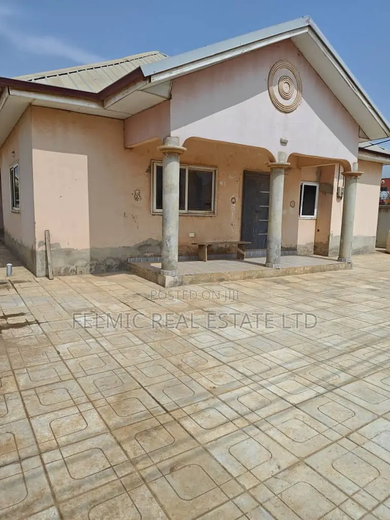 3bdrm House in Felmic Real Estate, Community 25 for sale in Community 25