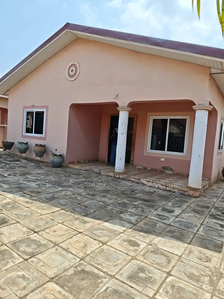 3bdrm House in Felmic Real Estate, Community 25 for sale in Community 25