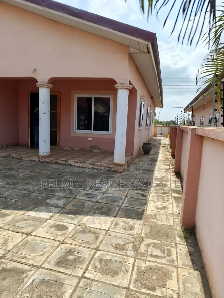 3bdrm House in Felmic Real Estate, Community 25 for sale in Community 25