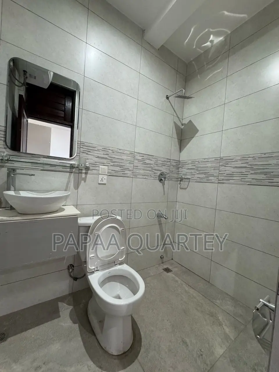 Furnished 4bdrm Townhouse/Terrace in Labone for sale in Labone