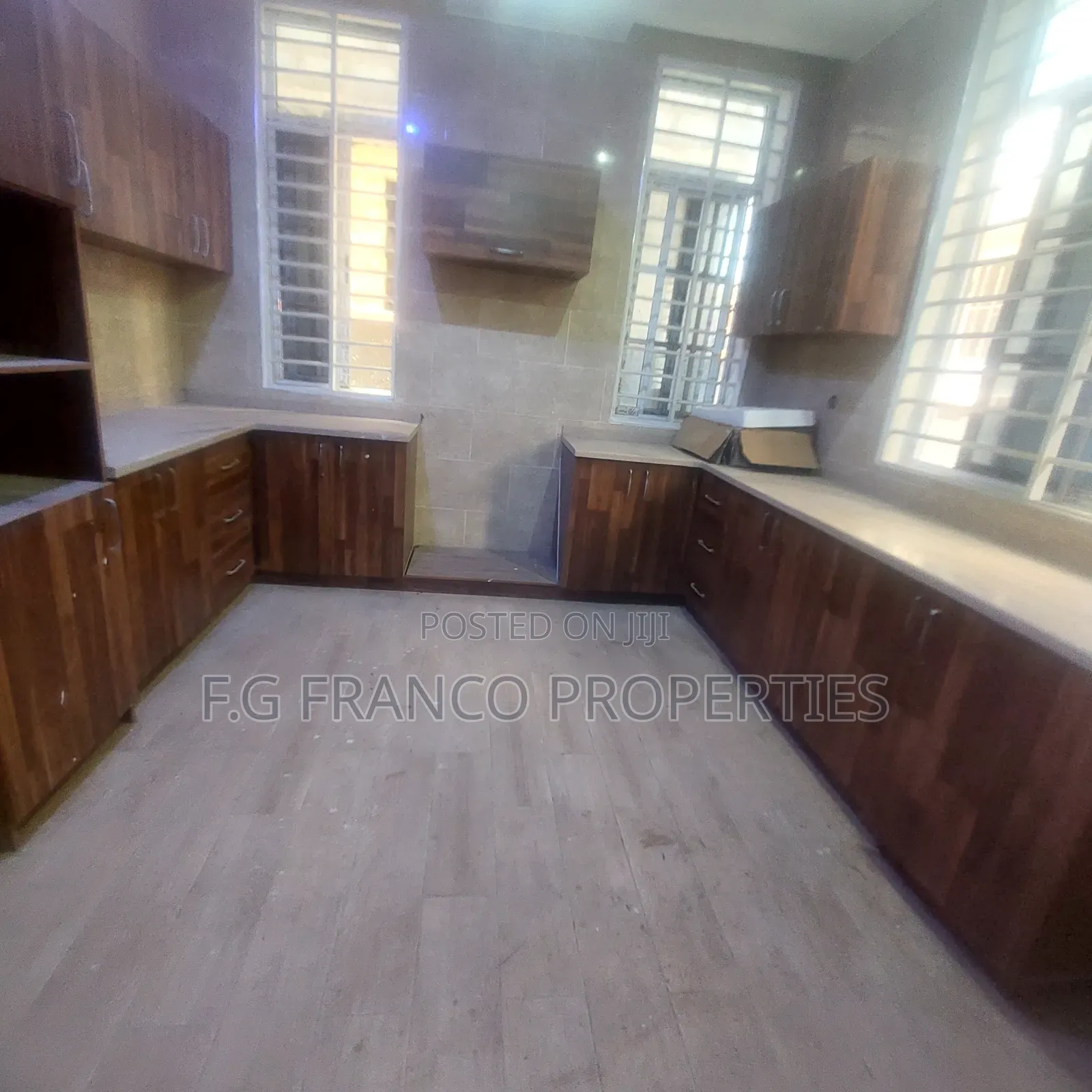 5bdrm House in Kg Franco Properties, Sakumono for sale in Sakumono