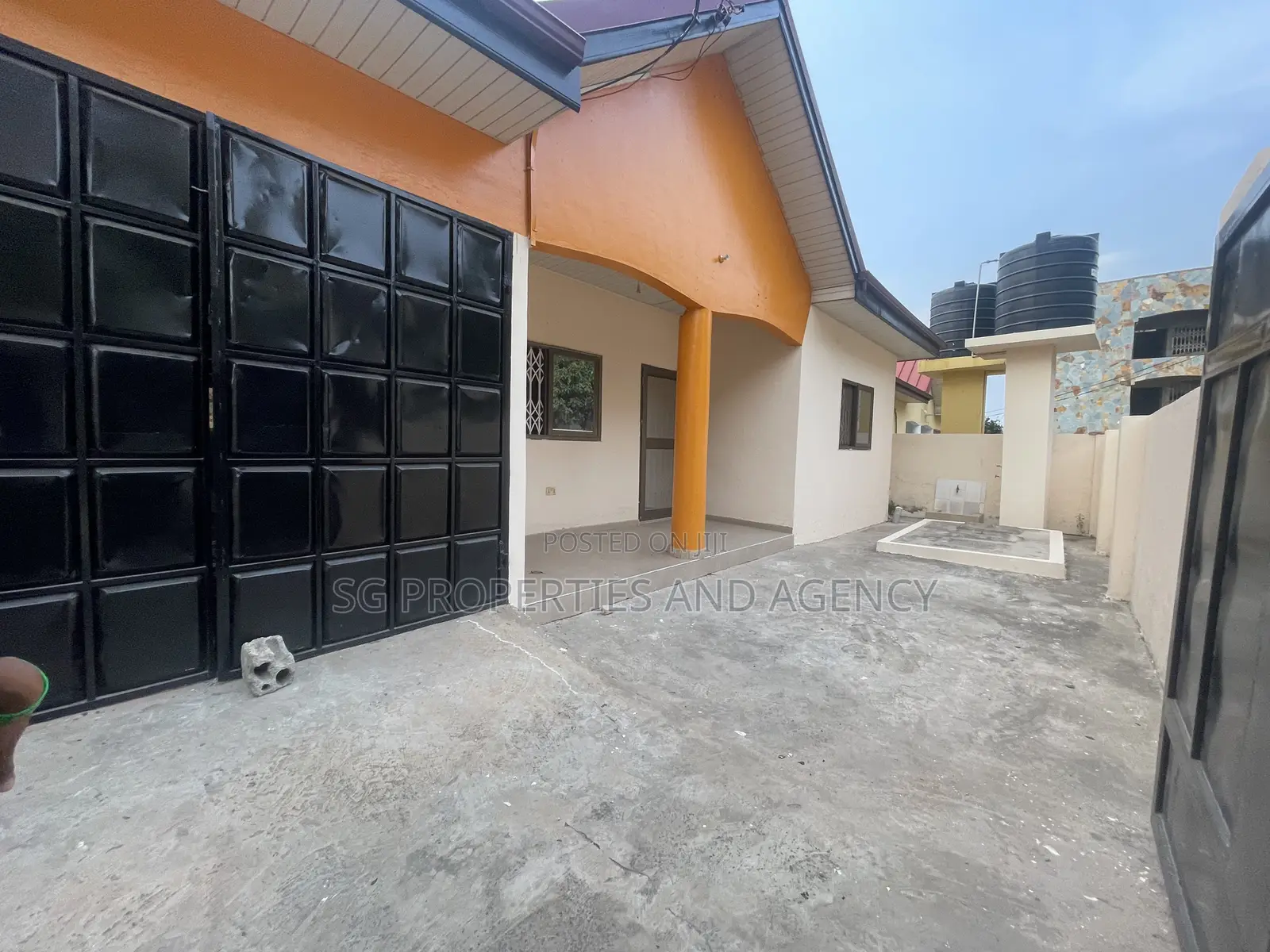 3bdrm House in Lashibi, Sakumono for rent in Sakumono