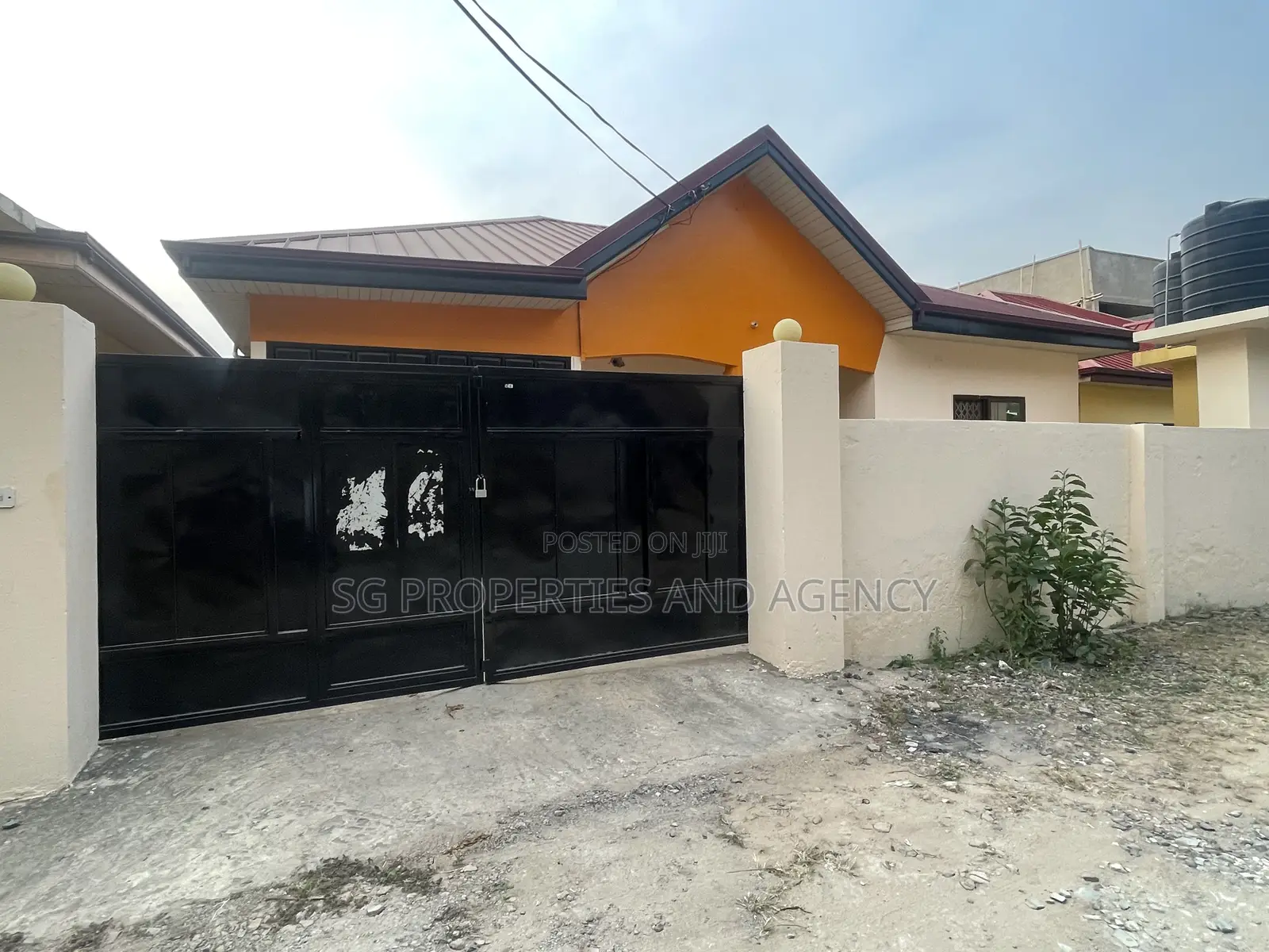 3bdrm House in Lashibi, Sakumono for rent in Sakumono