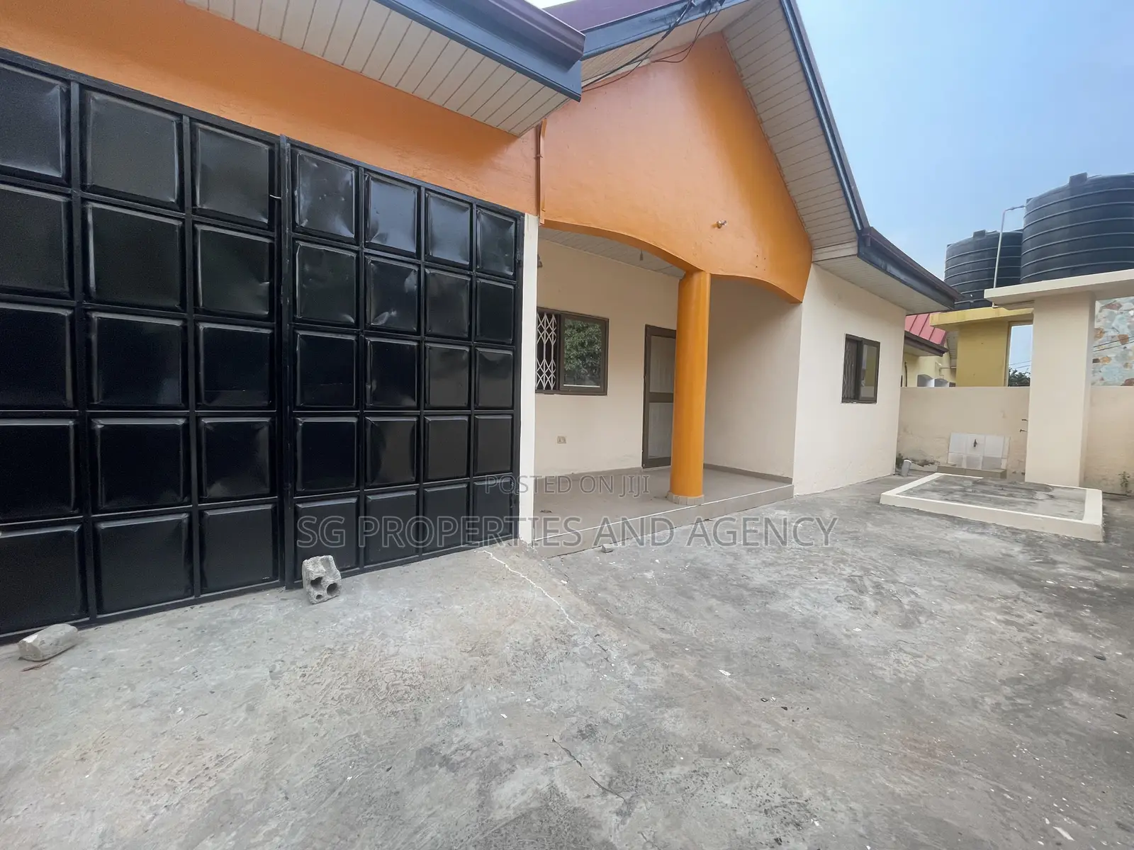 3bdrm House in Lashibi, Sakumono for rent in Sakumono