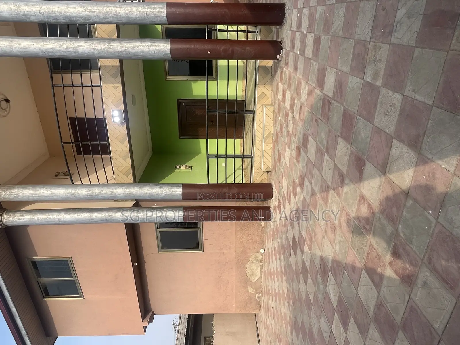 3bdrm Apartment in Lashibi, Sakumono for rent in Sakumono