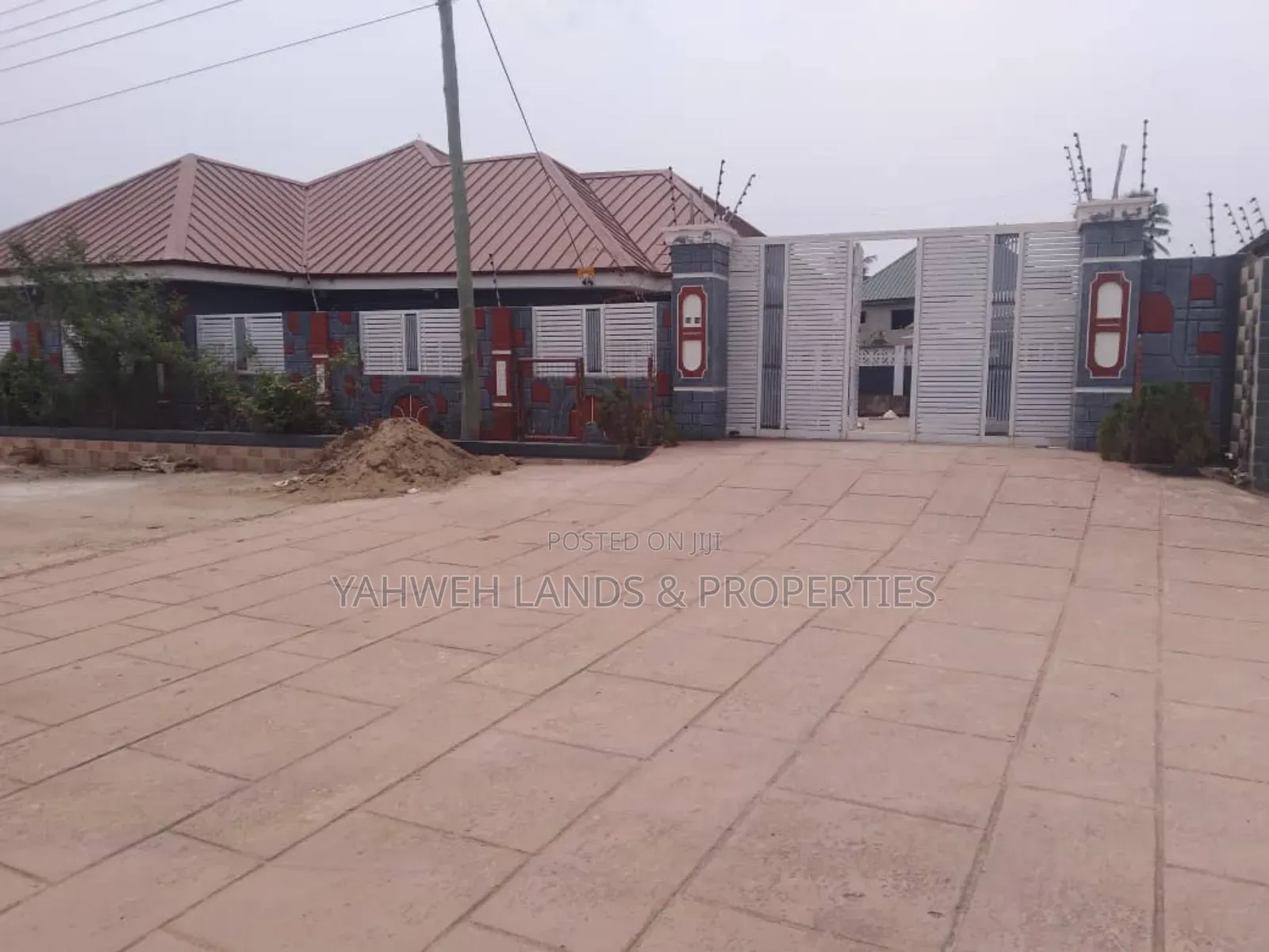 5bdrm House in Teshie Nungua Estate for sale in Teshie-Nungua Estates